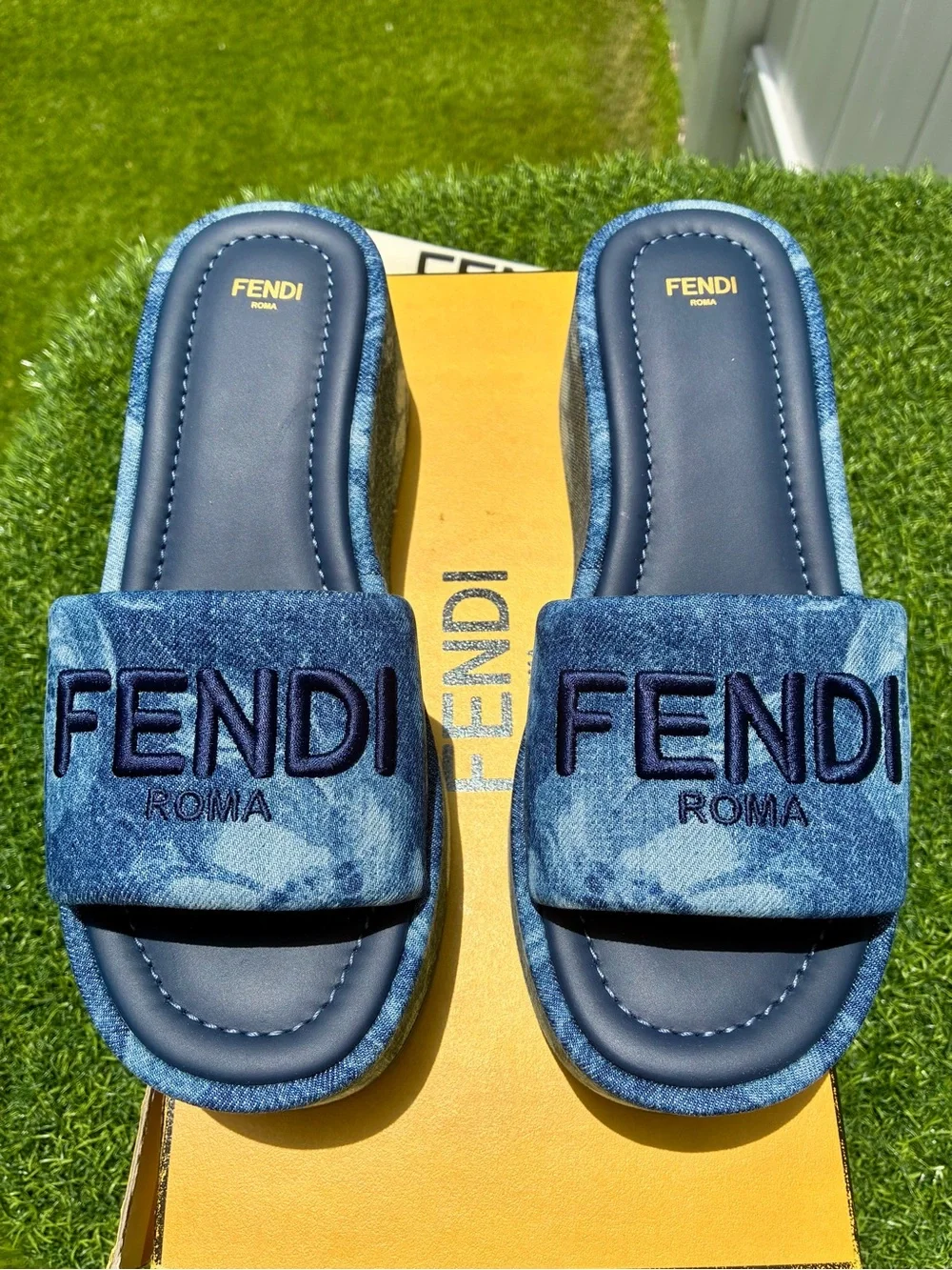 FENDI SUNSHINE BLUE DENIM PLATFORM SLIDE SANDALS EMBROIDERED LOGO SZ 39.5 NEW